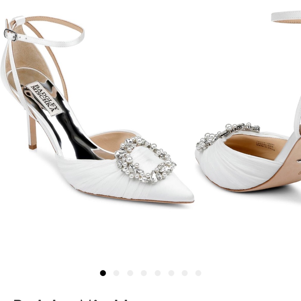 MOVING SALE: Badgley Mischka Collection Nisha Pointed Toe Pump